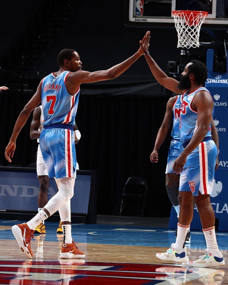 对手直塞打 对手直塞打