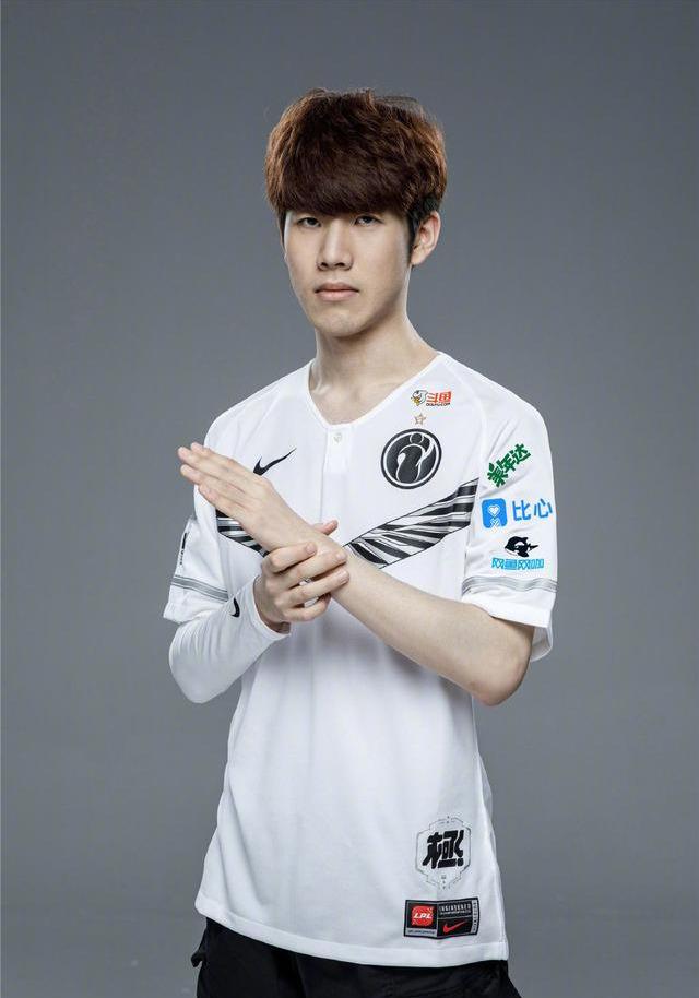 利落的抽射 利落的抽射